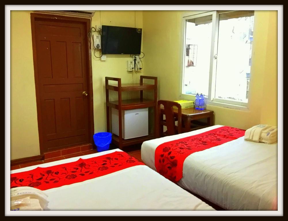 Everest Hotel Yangon Exteriör bild