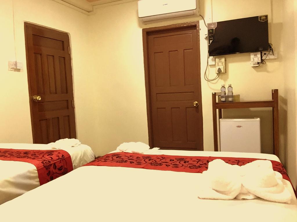 Everest Hotel Yangon Exteriör bild
