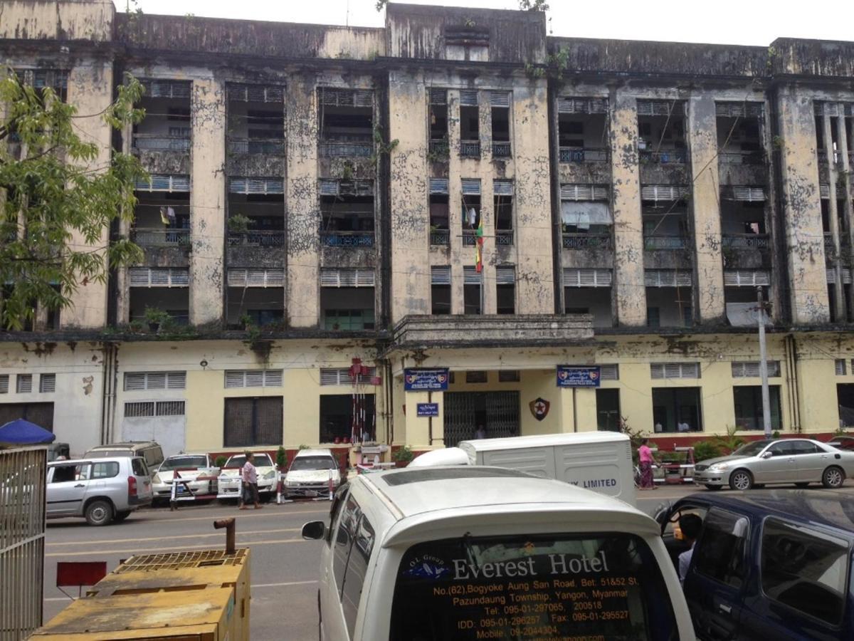 Everest Hotel Yangon Exteriör bild